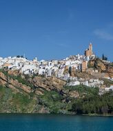 Almedinilla Iznjar y Cabra  galardonados con el premio Turismo Rural 2021