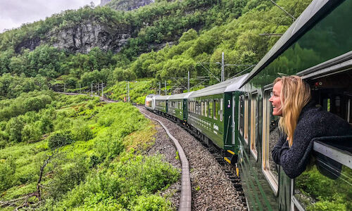 El tren es un mundo pequeo que se mueve a travs de un mundo ms grande 