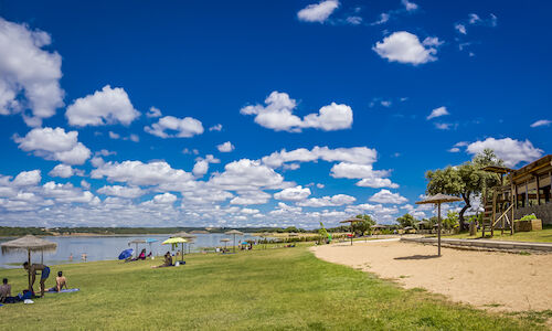 Extremadura el paraso del interior Playas con Bandera Azul para un verano refrescante y sostenible