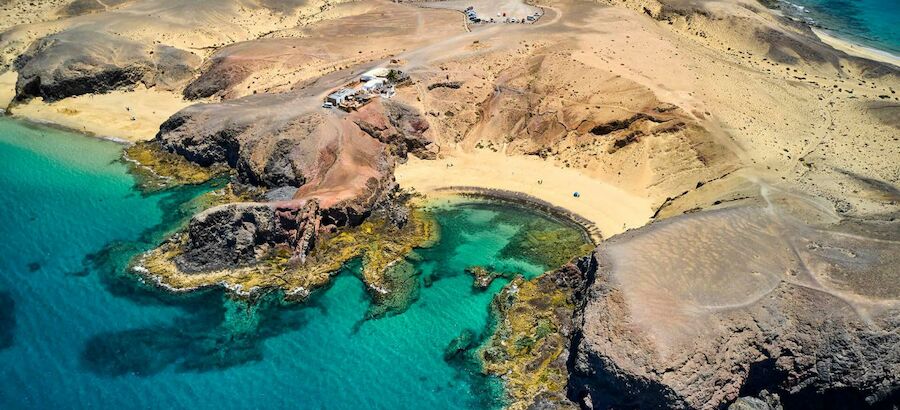 Mejores calas con aguas cristalinas para disfrutar del ecoturismo en verano 