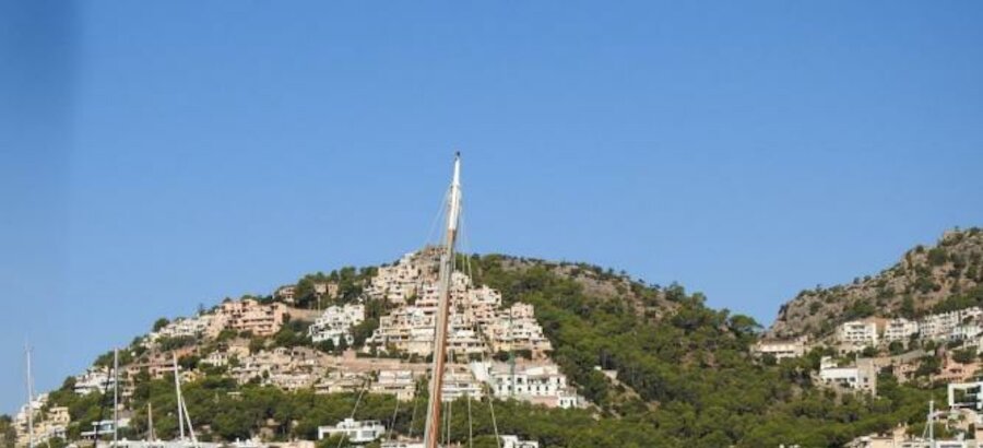 Balear la barca que navega por los parques naturales de Mallorca aade paradas 