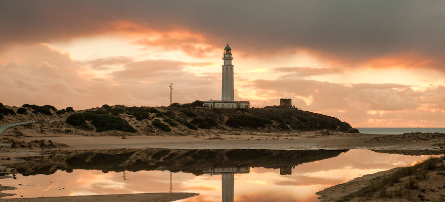 El atardecer ms espectacular en los Caos de Meca y el Faro de Trafalgar 