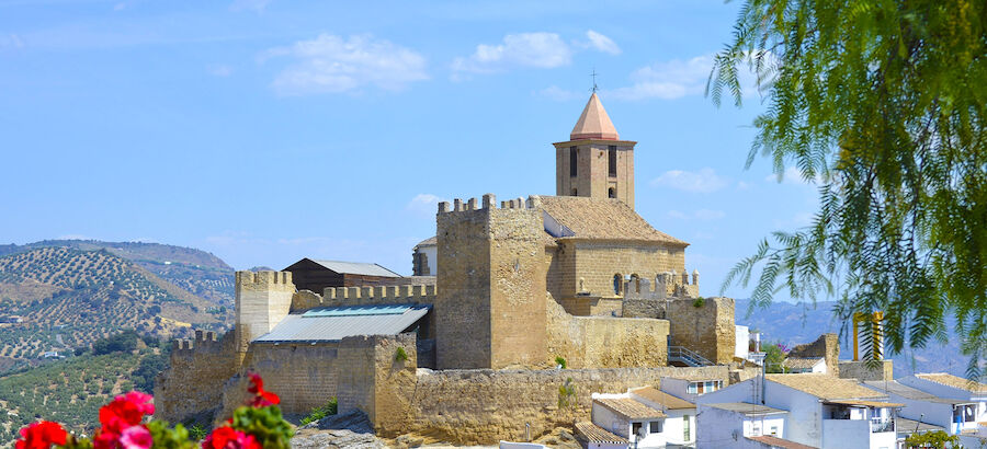 Las sombras de HisnAshar el escape room del Castillo de Iznjar  