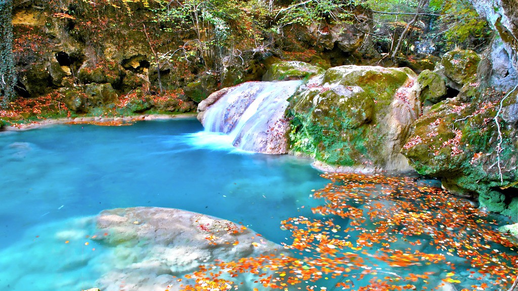 Nacimiento del río Urederra, en Navarra 