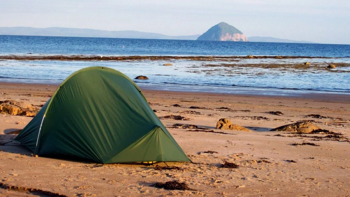 Acampar en playas de España