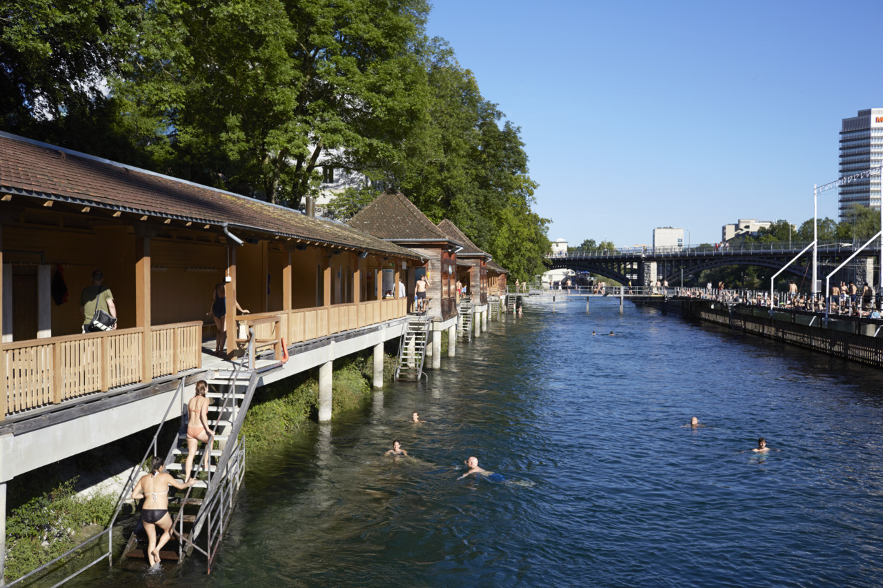 Flussbad Oberer Letten en Zúrich, Suiza 