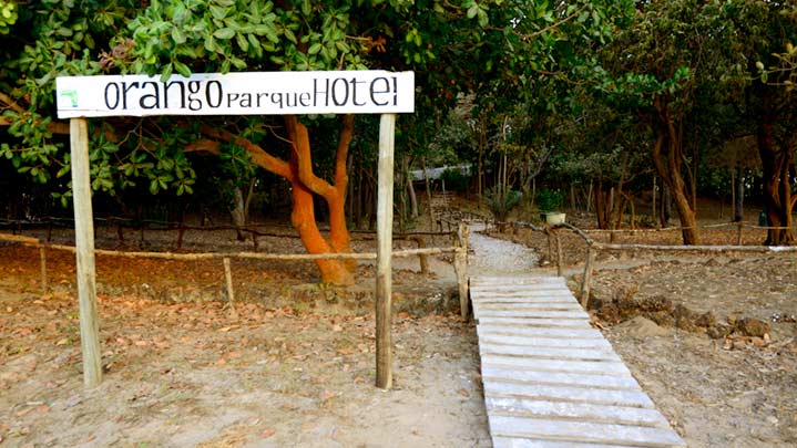 Cartel de bienvenida del Orango Parque Hotel