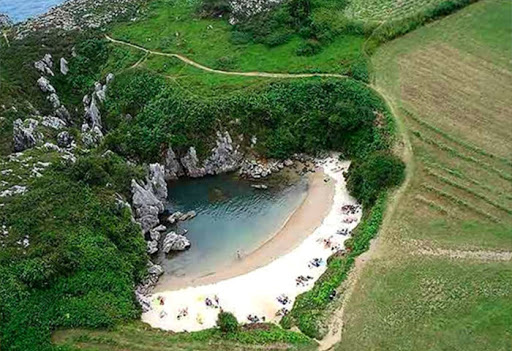 Playa de gulpiyuri, Asturias