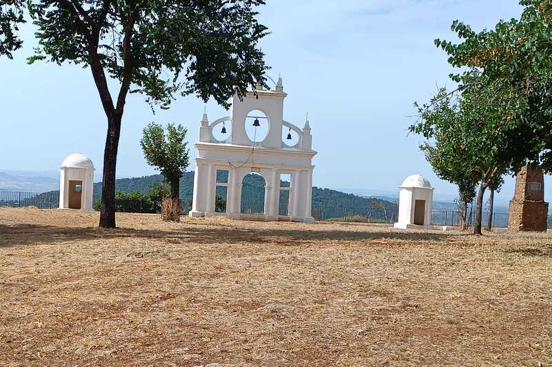 EspadaÃ±a y garitas de PeÃ±a Arias Montano en AlÃ¡jar