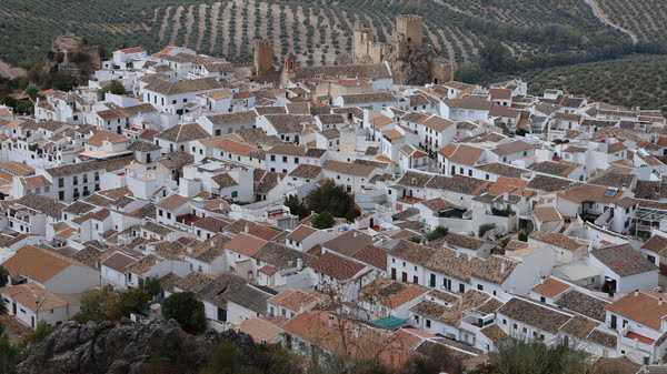 zuheros y su castillo desde la carretera a la cueva de los murciÃ©lagos 