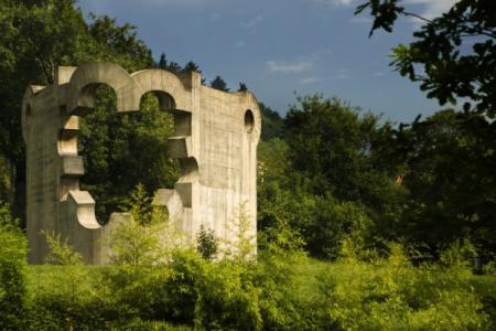 "Gure Aitaren Etxea" de Eduardo Chillida.