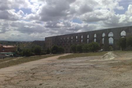 Vista posterior del Acueducto de Elvas