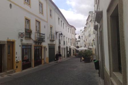 Calle de Évora.