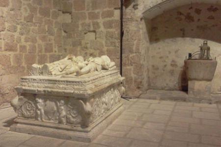 Escultura de los Marqueses de Villena en alabastro