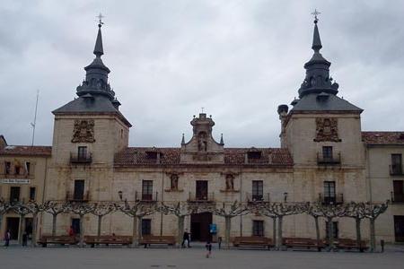 Antiguo Hospital de San Agustín en la plaza Mayor.