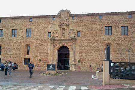 Antiguo edificio de la Universidad, ahora hotel.