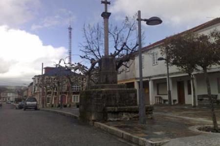 Cruz en el centro de Riós. Cruz en el centro de Riós.