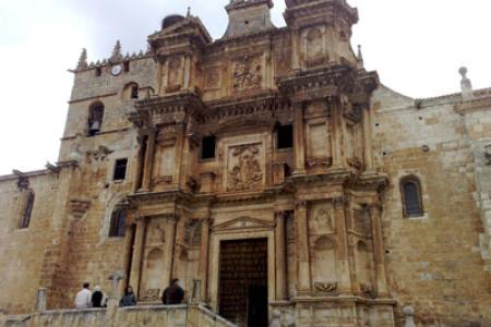 Fachada de la Iglesia Parroquial de Gumiel de Izán