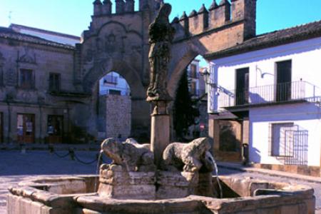 Fuente de los Leones junto a la Puerta de Jaén