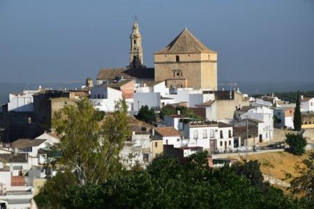 Vistas de la Iglesia desde las afueras.