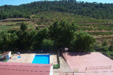 Servicios del Municipio, piscina y canchas.