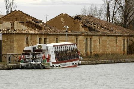 Dársena del Canal de Castilla.