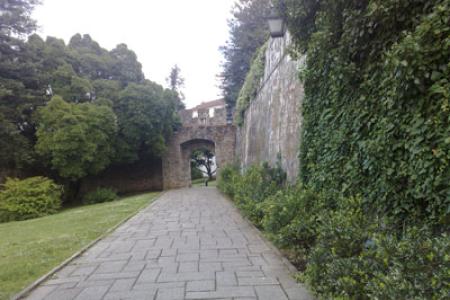 Puerta de la muralla del Castelo Velho.