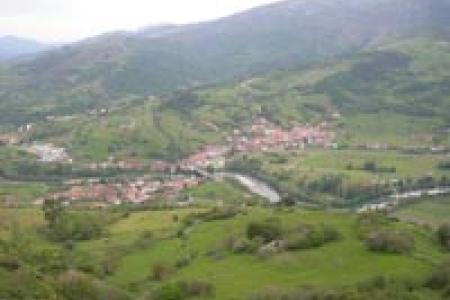 Vistas del pueblo de Cimiano.