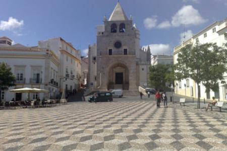 Plaza de la Iglesia de Elvas.