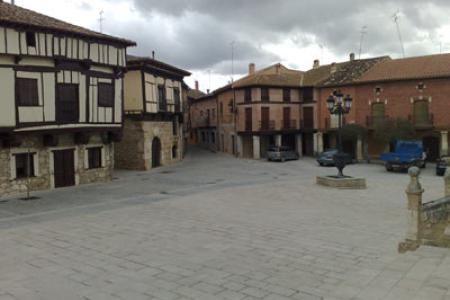 Plaza mayor de Gumiel de Izán.