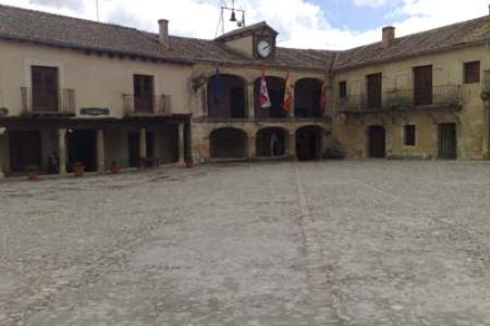 Plaza de pedraza y el Ayuntamiento.