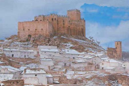 Pueblo y castillo