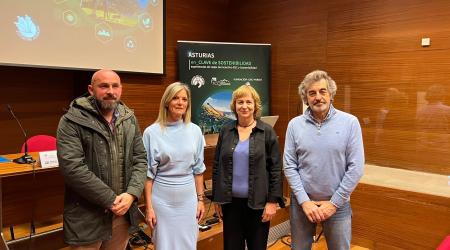 De izquierda a derecha, José Tuñón, director de la Fundación Oso de Asturias; Graciela Blanco, viceconsejera de  Turismo; Concepción Gálvez, de la Fundación para la Conservación del Quebrantahuesos, y Guillermo Palomero, director de la Fundación Oso Pardo