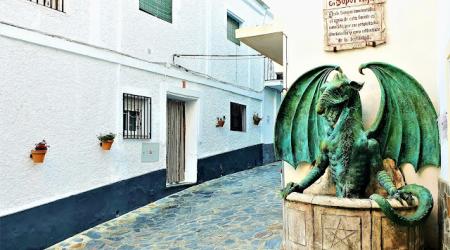 ¿Huyes del sol y playa? Te traemos los pueblos más curiosos para este verano