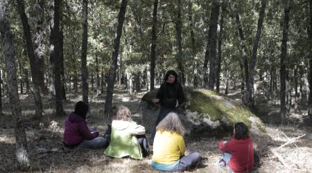 Alicia Andrés Ramos durante una salida de baño de bosques // Crédito: Bosques  a través