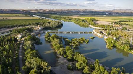 Ribera del Ebro a su paso por Navarra // Crédito: hosteltur.com