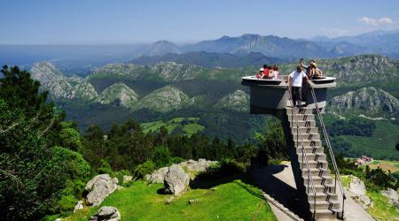 Mirador en los Picos de Europa en Asturias // Crédito: guiarepsol