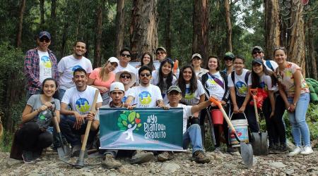 Fundación Yo planto un arbolito, en Bolivia // Crédito: yoplantounarbolito.org