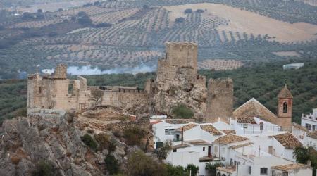 castillo Zuheros desde Sendero Río Bailón