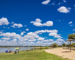 Extremadura, el paraíso del interior: Playas con Bandera Azul para un verano refrescante y sostenible