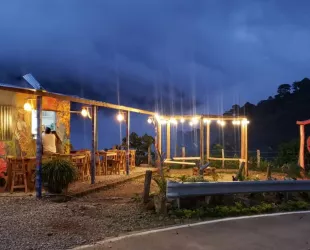 ‘Don Ramón’, el kiosco adornado de coloridos murales, enclavado en la vereda Casa Grande // Crédito: eltiempo