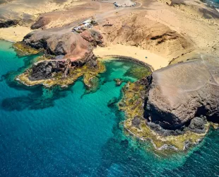 Calas con aguas cristalinas en España