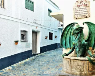 ¿Huyes del sol y playa? Te traemos los pueblos más curiosos para este verano