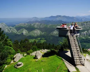 Mirador en los Picos de Europa en Asturias // Crédito: guiarepsol